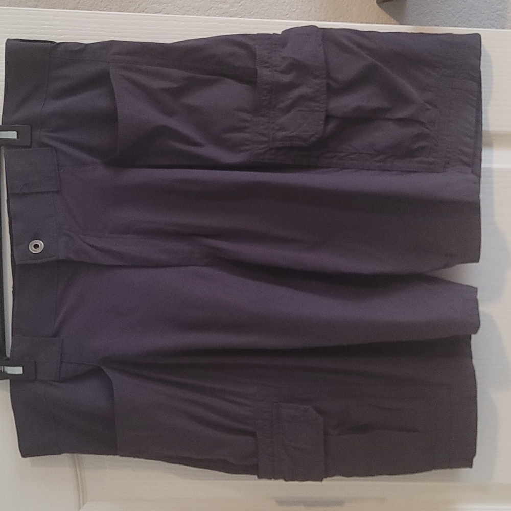 Men's Eddie Bauer size 38 navy cargo short